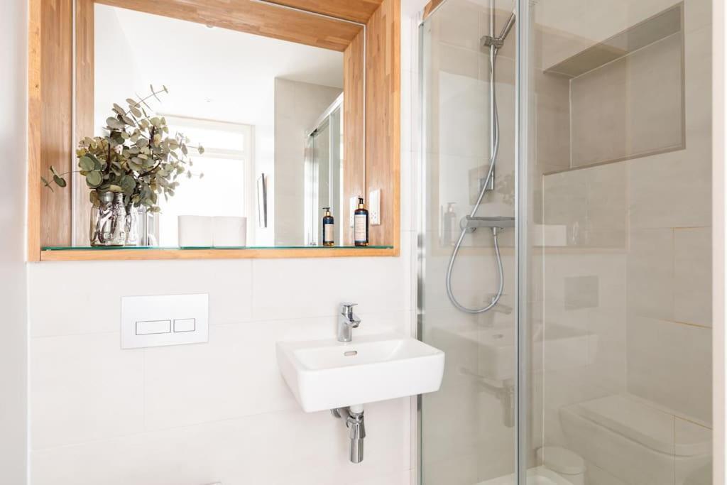 Premium Central House W Parking - Walk Everywhere Bath Exterior photo