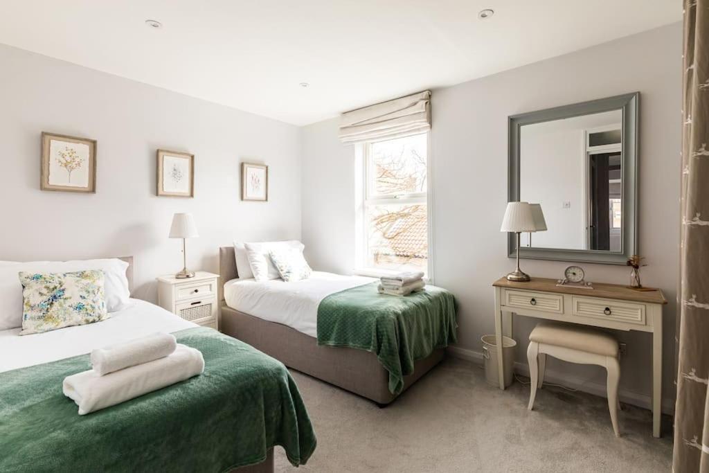 Premium Central House W Parking - Walk Everywhere Bath Exterior photo